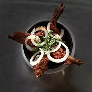ხბოს ნეკნები აჯიკით